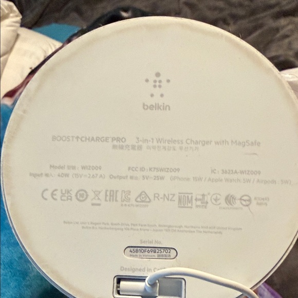 Belkin White Dual Wireless Charger Stand - Picture 3 of 4